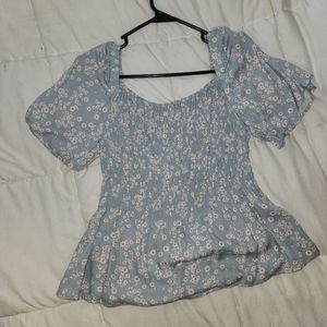 blue flowy tshirt with daisy print